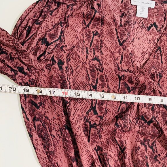 Cupcakes And Cashmere Snake Print Wrap Style Blouse XS Long Sleeve V-Neck - Picture 9 of 10